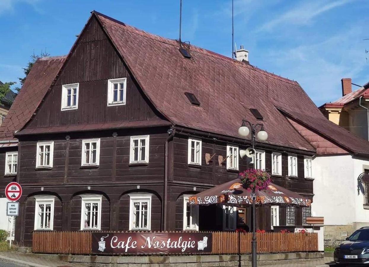 Cafe Nostalgie Dvouluzkovy Romanticky Pokoj Krásná Lípa Dış mekan fotoğraf