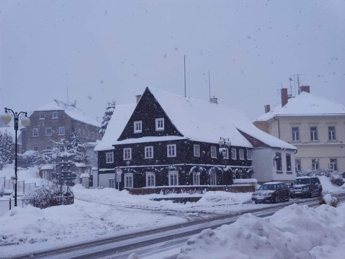 Cafe Nostalgie Dvouluzkovy Romanticky Pokoj Krásná Lípa Dış mekan fotoğraf